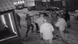 Жестокое избиение посетителей кафе в Петербурге попало на видео Жестокое избиение посетителей кафе в Петербурге попало на видео