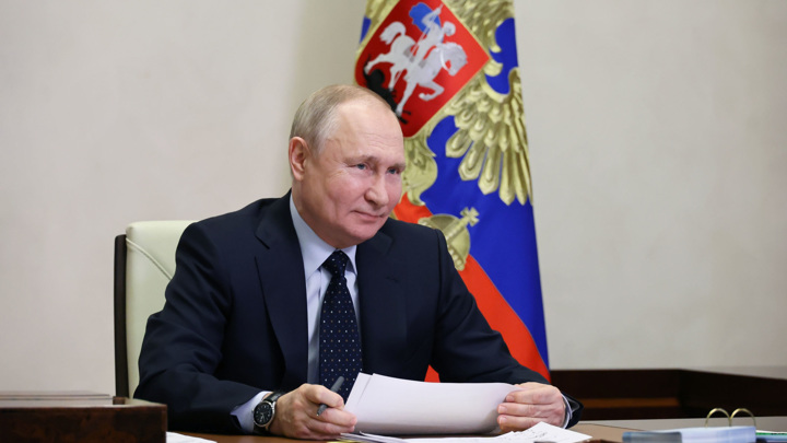 Путин прилетел на празднование 80-летия победы в Сталинградской битве Путин прилетел на празднование 80-летия победы в Сталинградской битве