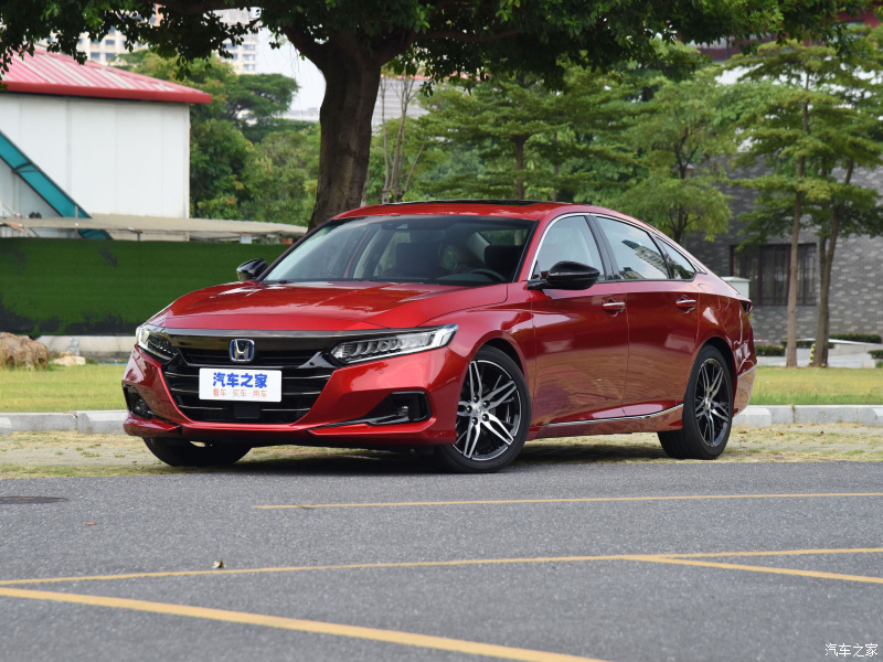 В России начались продажи новых седанов Honda Accord за 3,25 млн рублей В России начались продажи новых седанов Honda Accord за 3,25 млн рублей