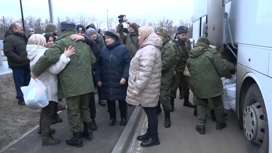 Российских пленных держат на морозе без теплой одежды Российских пленных держат на морозе без теплой одежды