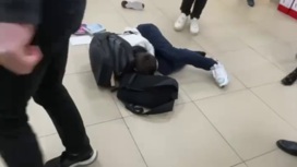 Избиение ученика столичной школы сняли на видео Избиение ученика столичной школы сняли на видео
