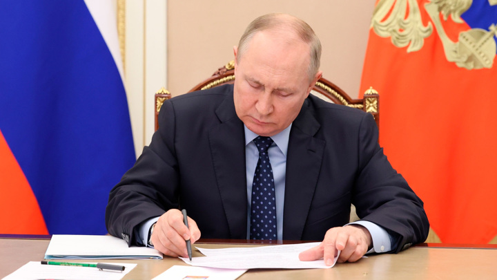Путин проведет совещание накануне годовщины воссоединения РФ и Крыма Путин проведет совещание накануне годовщины воссоединения РФ и Крыма