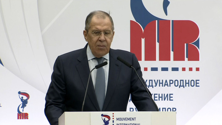 Лавров: Россия в отличие от Запада ни к кому не относится свысока Лавров: Россия в отличие от Запада ни к кому не относится свысока