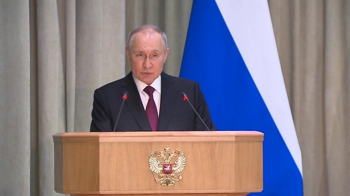 Путин: прокуроры должны помогать бизнесу отвечать на санкционное давление Путин: прокуроры должны помогать бизнесу отвечать на санкционное давление