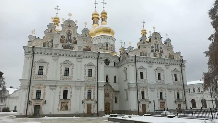 Наместник Лавры: кресты почернели после «богослужений» раскольников Наместник Лавры: кресты почернели после «богослужений» раскольников