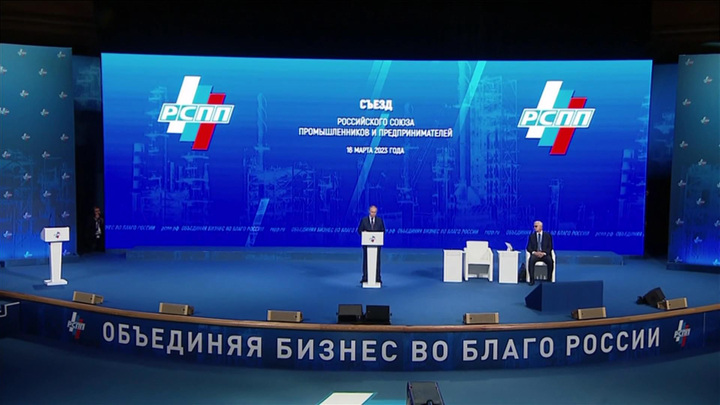 Экономика России начинает развиваться по новой модели Экономика России начинает развиваться по новой модели