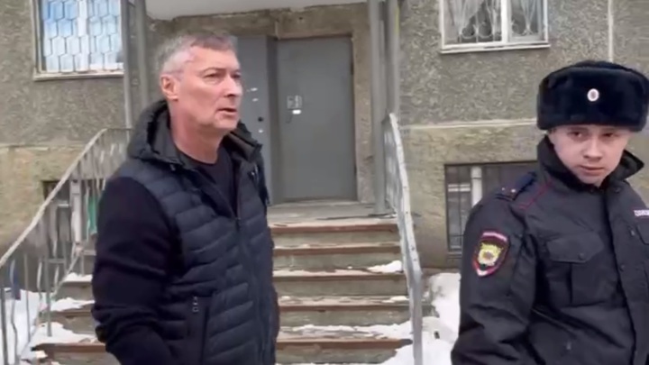 Ройзману дали 14 суток за пропаганду экстремисткой символики Ройзману дали 14 суток за пропаганду экстремисткой символики
