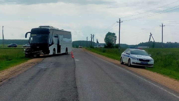 Автобус попал в ДТП в Калужской области, погиб человек Автобус попал в ДТП в Калужской области, погиб человек