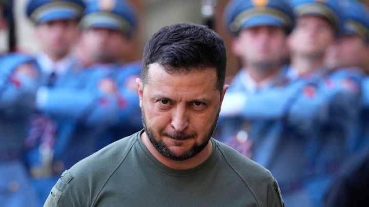Зеленского сравнили с избалованным ребенком, которому не нравятся подарки Зеленского сравнили с избалованным ребенком, которому не нравятся подарки