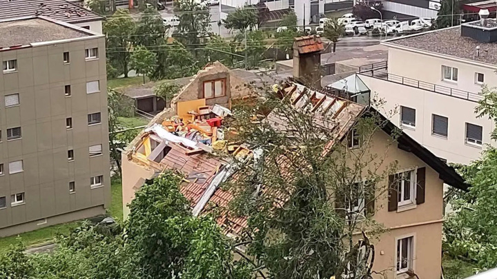 До 217 километров в час: торнадо убивают и калечат швейцарцев До 217 километров в час: торнадо убивают и калечат швейцарцев