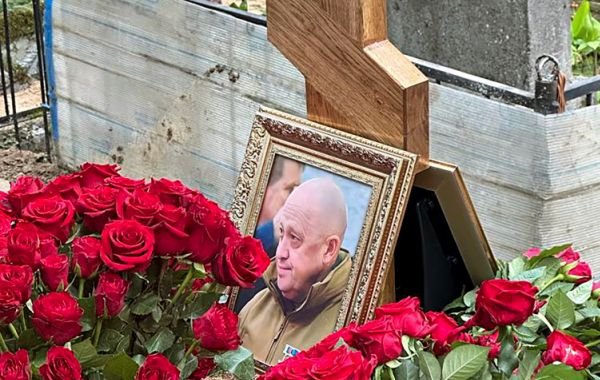 Евгения Пригожина похоронили на Пороховском кладбище Петербурга Евгения Пригожина похоронили на Пороховском кладбище Петербурга