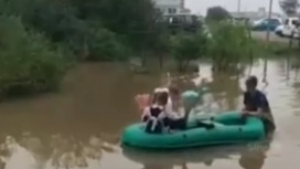 Дети в Уссурийске добираются на линейку вплавь Дети в Уссурийске добираются на линейку вплавь