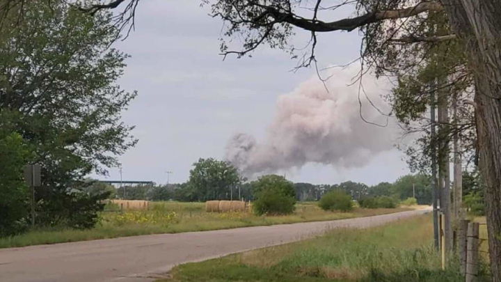 Из-за взрыва вагона с хлорной кислотой в штате Небраска эвакуируют жителей Из-за взрыва вагона с хлорной кислотой в штате Небраска эвакуируют жителей