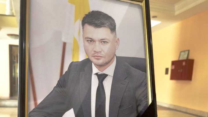 Генерал Михайлов: поза Гурциева при встрече с Пеньковым выдавала напряженность Генерал Михайлов: поза Гурциева при встрече с Пеньковым выдавала напряженность