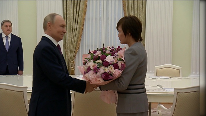 Власти Японии не стали комментировать встречу вдовы Синдзо Абэ с Путиным Власти Японии не стали комментировать встречу вдовы Синдзо Абэ с Путиным