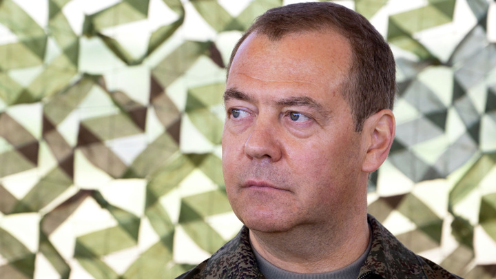 Медведев: возмездие после атаки ВСУ на аэродромы неизбежно Медведев: возмездие после атаки ВСУ на аэродромы неизбежно