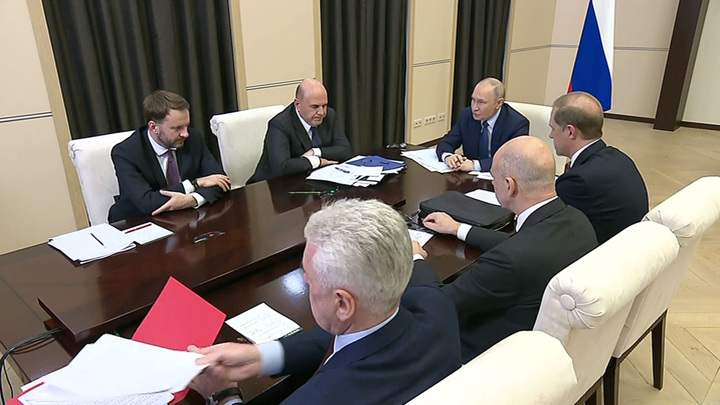 Путин спросил Мантурова, как тот подготовил мероприятия без финансирования Путин спросил Мантурова, как тот подготовил мероприятия без финансирования