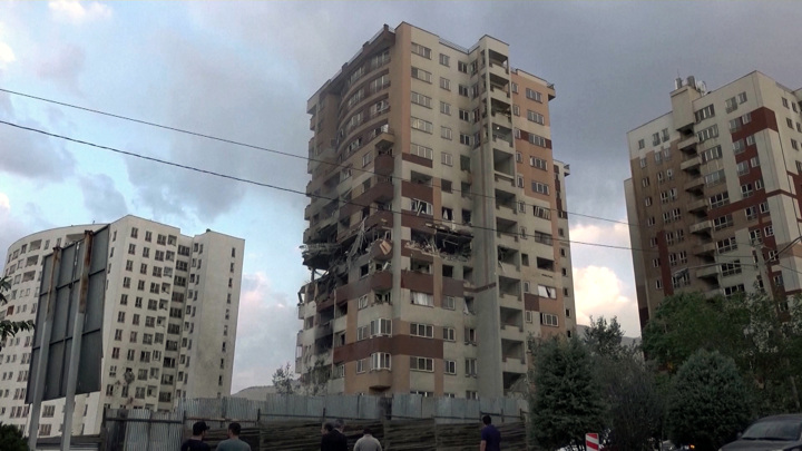 Более 60 человек погибли при ударе Израиля по жилому доме в Тегеране Более 60 человек погибли при ударе Израиля по жилому доме в Тегеране