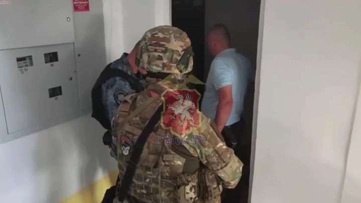 Житель Севастополя стрелял по машинам в знак протеста против блокировки счетов Житель Севастополя стрелял по машинам в знак протеста против блокировки счетов