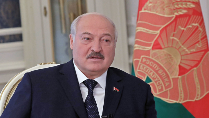 Лукашенко: в Белоруссии жрать будет нечего, если не решить вопрос падежа скота Лукашенко: в Белоруссии жрать будет нечего, если не решить вопрос падежа скота