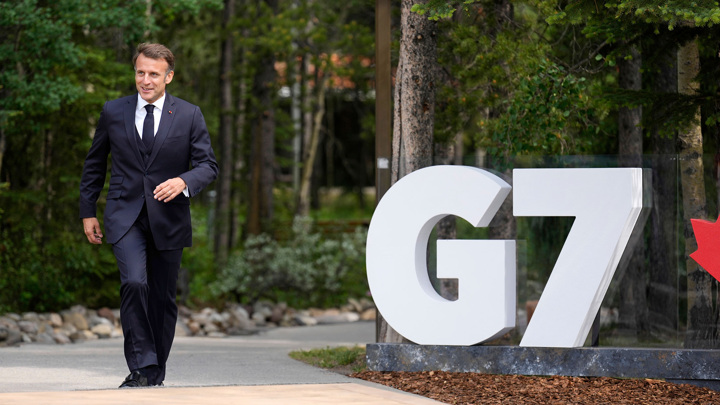 Макрон выложил в TikTok видео с саммита G7 под российский трек «Капибара» Макрон выложил в TikTok видео с саммита G7 под российский трек «Капибара»