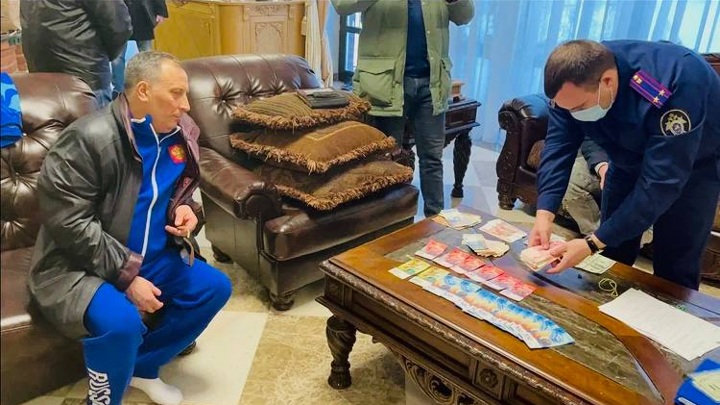 Бывший ректор смоленского вуза получил более 12 лет колонии за взятку и растрату Бывший ректор смоленского вуза получил более 12 лет колонии за взятку и растрату