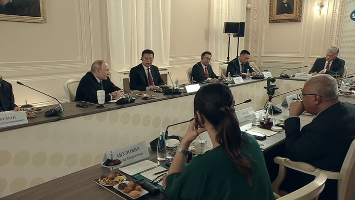 Путин: Индонезия настроена на всестороннее развитие связей с Россией Путин: Индонезия настроена на всестороннее развитие связей с Россией