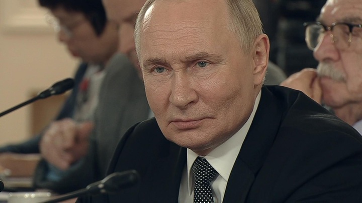 Путин готов встретиться с Зеленским, но не поедет на переговоры без Трампа Путин готов встретиться с Зеленским, но не поедет на переговоры без Трампа