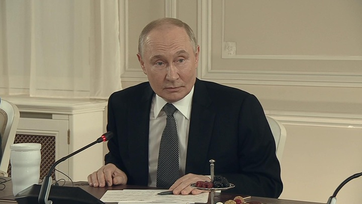 Путин предложил Украине поторопиться с мирными переговорами Путин предложил Украине поторопиться с мирными переговорами