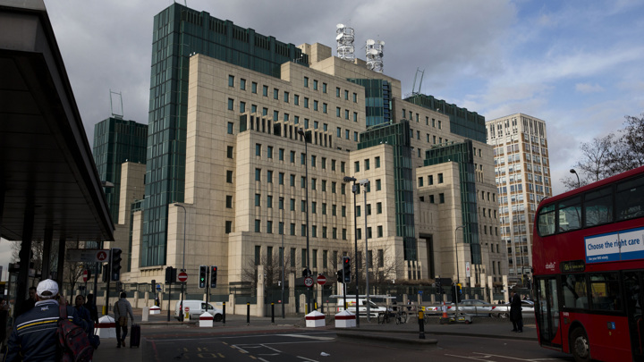 РИА Новости: отцом новой главы MI6 может быть украинец с британским паспортом РИА Новости: отцом новой главы MI6 может быть украинец с британским паспортом