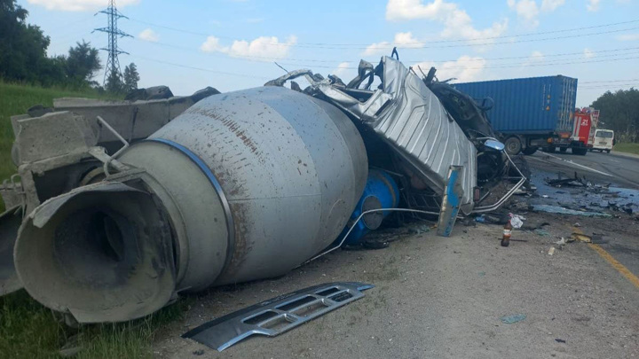 В тройном ДТП под Новосибирском погиб водитель, еще двое пострадали В тройном ДТП под Новосибирском погиб водитель, еще двое пострадали