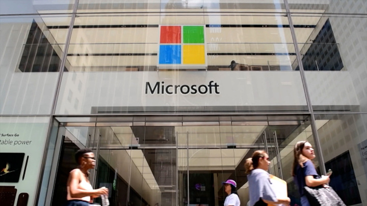 Microsoft уволит несколько тысяч сотрудников Microsoft уволит несколько тысяч сотрудников