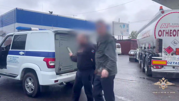 В Абакане задержали группировку, подделывавшую паспорта В Абакане задержали группировку, подделывавшую паспорта