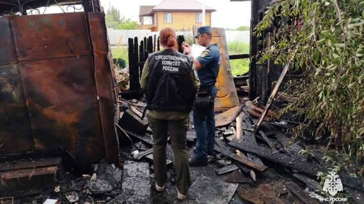 Супружеская пара погибла на пожаре в Хабаровске, пенсионерку удалось спасти Супружеская пара погибла на пожаре в Хабаровске, пенсионерку удалось спасти