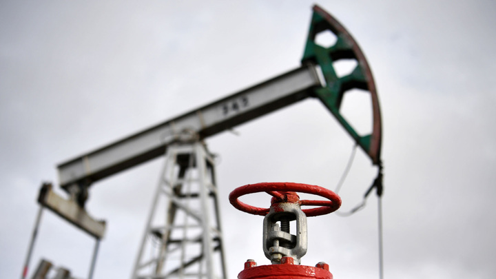 Кабмин обсудит корректировку отсечки по цене нефти в $60 за баррель Кабмин обсудит корректировку отсечки по цене нефти в $60 за баррель