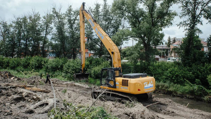 В Курске началась расчистка дна и берега реки Тускарь на участке в 3,5 км В Курске началась расчистка дна и берега реки Тускарь на участке в 3,5 км