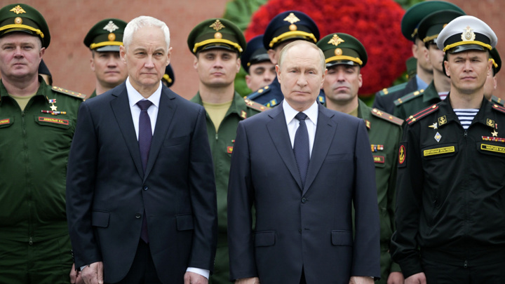 Путин возложил венок к Могиле Неизвестного Солдата в День памяти и скорби Путин возложил венок к Могиле Неизвестного Солдата в День памяти и скорби