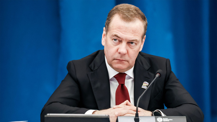 Медведев: ряд стран готовы направить Ирану ядерный боекомплект после атаки США Медведев: ряд стран готовы направить Ирану ядерный боекомплект после атаки США