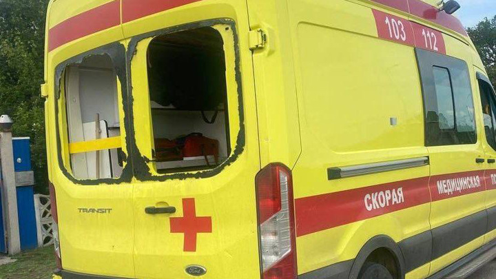 В Белгородской области ВСУ атаковали карету скорой помощи, пострадали 3 человека В Белгородской области ВСУ атаковали карету скорой помощи, пострадали 3 человека