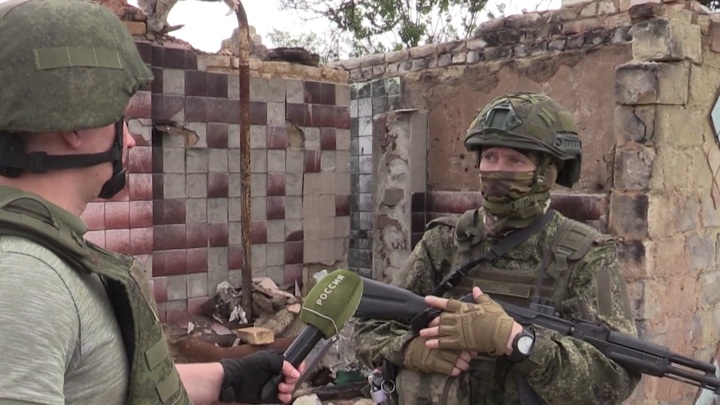 Бойцы группировки Восток при освобождении села Запорожье применили хитрость Бойцы группировки Восток при освобождении села Запорожье применили хитрость