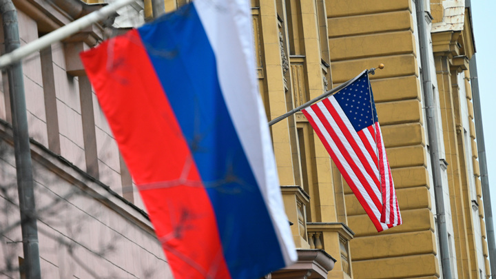 Ушаков: РФ и США продолжают контакты, в том числе и по Ирану Ушаков: РФ и США продолжают контакты, в том числе и по Ирану