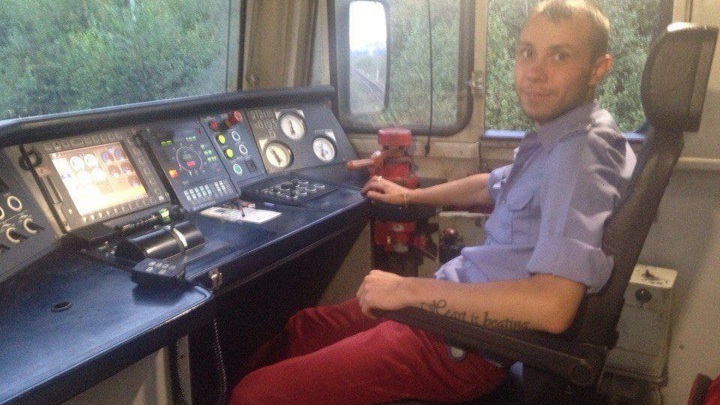 Погибшего в теракте под Брянском машиниста посмертно наградили орденом Мужества Погибшего в теракте под Брянском машиниста посмертно наградили орденом Мужества