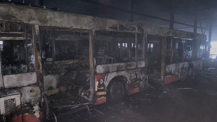 Во время сильного пожара в Казани работники спасли 55 автобусов Во время сильного пожара в Казани работники спасли 55 автобусов