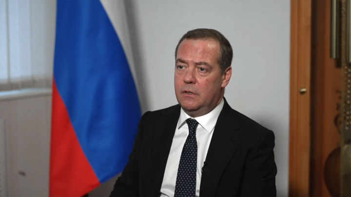Медведев: звериная русофобия стала главной идеологией ЕС Медведев: звериная русофобия стала главной идеологией ЕС