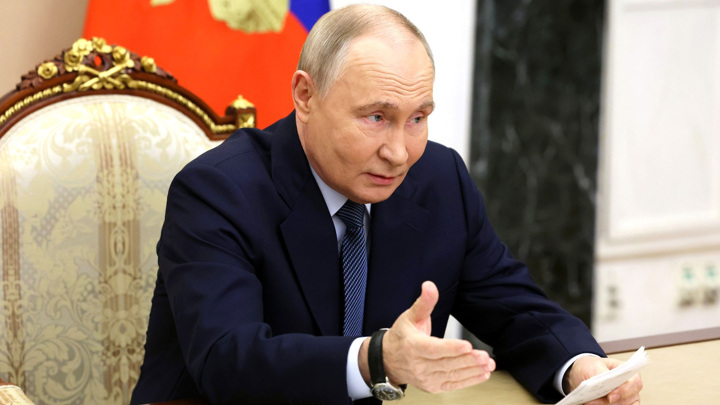 Путин: создание культурно-образовательных кластеров важно для жителей РФ Путин: создание культурно-образовательных кластеров важно для жителей РФ