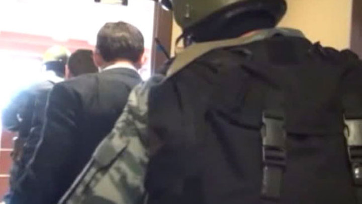 В трех московских квартирах родных госсекретаря Дагестана прошли обыски В трех московских квартирах родных госсекретаря Дагестана прошли обыски