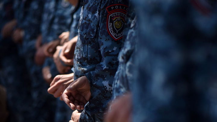 В Армении задержали 14 человек по делу о госперевороте В Армении задержали 14 человек по делу о госперевороте