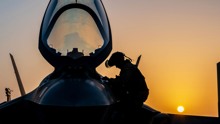 Британия отказалась укрыть от дождей застрявший в Индии F 35 из-за технологий Британия отказалась укрыть от дождей застрявший в Индии F 35 из-за технологий