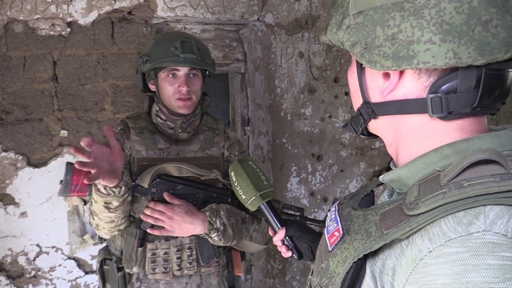 Бойцы группировки «Восток» проявили фронтовую хитрость при взятии Ялты Бойцы группировки «Восток» проявили фронтовую хитрость при взятии Ялты
