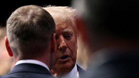 Bloomberg: лидеры НАТО на саммите унижались перед Трампом Bloomberg: лидеры НАТО на саммите унижались перед Трампом